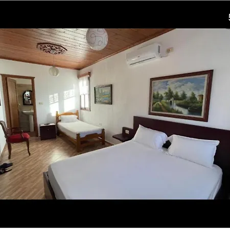 Guest house Denis House 1930 Gjirokaster